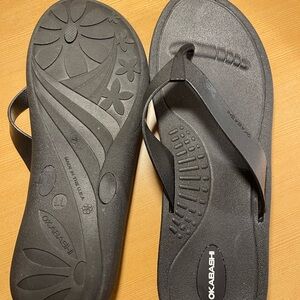 Okabashi womens Breeze flip flop
Size 11
Black Beauty
